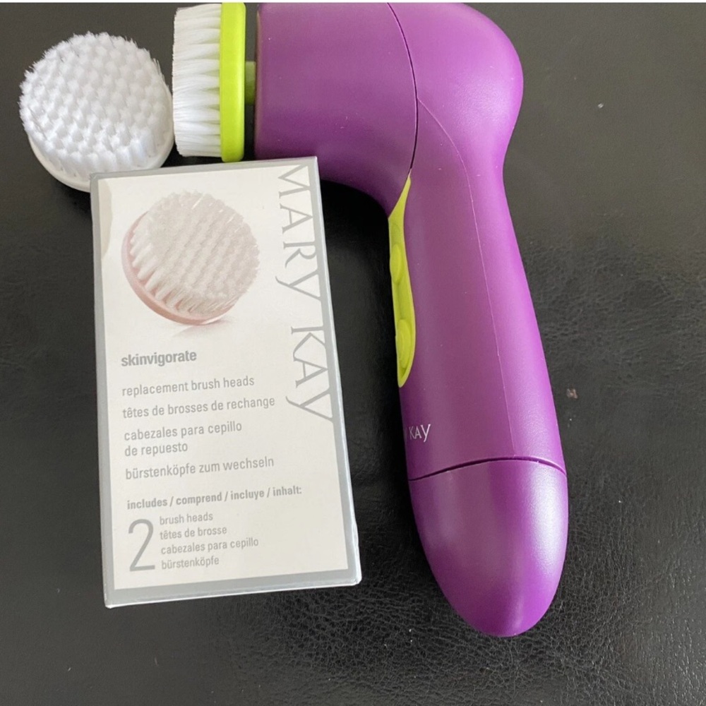 Mary Kay Skinvigorate Limited Edition Cleansing Brush with 3 New Brush Heads